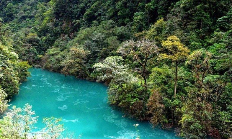 逃出平静乡村